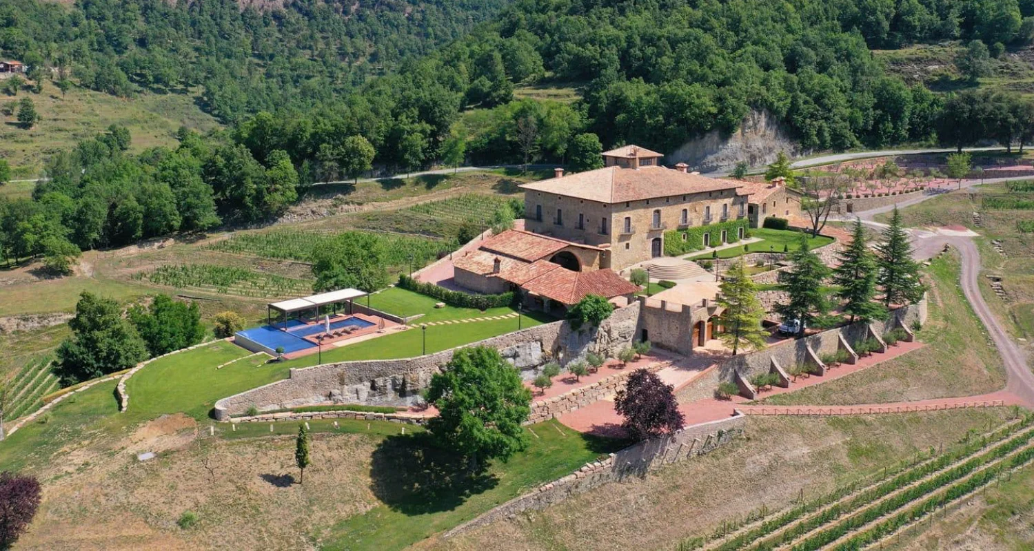 Vista panoràmica de Mas Clarella i les vinyes